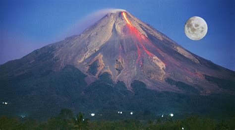 dimana letak gunung merapi